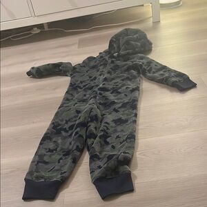 Old Navy Black and Green Fleece hooded onesie pajamas XS 5 camouflage